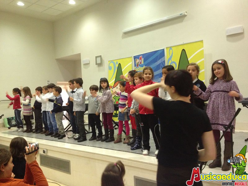 MT2 Cantan y bailan El arquitecto